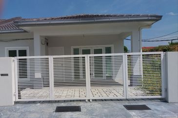 SSH1555 - [CORNER UNIT]  SINGLE STOREY TERRACE UNIT TAMAN SELASIH  LUKUT PORT DICKSON FOR SALE