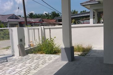 SSH1555 - [CORNER UNIT]  SINGLE STOREY TERRACE UNIT TAMAN SELASIH  LUKUT PORT DICKSON FOR SALE
