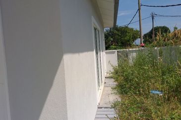 SSH1555 - [CORNER UNIT]  SINGLE STOREY TERRACE UNIT TAMAN SELASIH  LUKUT PORT DICKSON FOR SALE