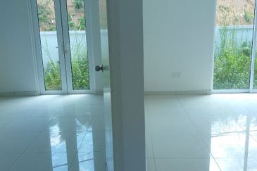 SSH1555 - [CORNER UNIT]  SINGLE STOREY TERRACE UNIT TAMAN SELASIH  LUKUT PORT DICKSON FOR SALE