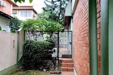 JT1348 - DOUBLE STOREY BUNGALOW UNIT AT SS2 PETALING JAYA FOR SALE