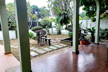 JT1348 - DOUBLE STOREY BUNGALOW UNIT AT SS2 PETALING JAYA FOR SALE