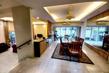 JT1348 - DOUBLE STOREY BUNGALOW UNIT AT SS2 PETALING JAYA FOR SALE