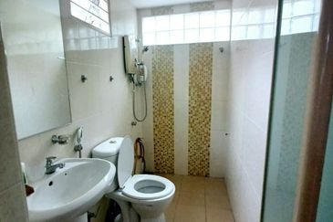 JT1348 - DOUBLE STOREY BUNGALOW UNIT AT SS2 PETALING JAYA FOR SALE