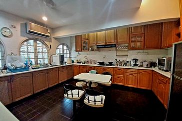 JT1348 - DOUBLE STOREY BUNGALOW UNIT AT SS2 PETALING JAYA FOR SALE