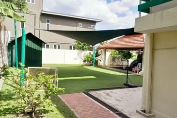 JT1348 - DOUBLE STOREY BUNGALOW UNIT AT SS2 PETALING JAYA FOR SALE