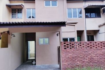 L1736 - DOUBLE STOREY  INTERMEDIATE  TERRACE HOUSE AT SS14 SUBANG JAYA FOR SALE