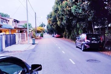 L1736 - DOUBLE STOREY  INTERMEDIATE  TERRACE HOUSE AT SS14 SUBANG JAYA FOR SALE