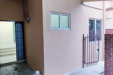 L1736 - DOUBLE STOREY  INTERMEDIATE  TERRACE HOUSE AT SS14 SUBANG JAYA FOR SALE