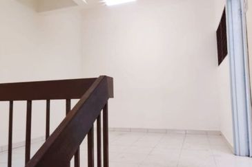 L1736 - DOUBLE STOREY  INTERMEDIATE  TERRACE HOUSE AT SS14 SUBANG JAYA FOR SALE