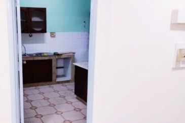 L1736 - DOUBLE STOREY  INTERMEDIATE  TERRACE HOUSE AT SS14 SUBANG JAYA FOR SALE