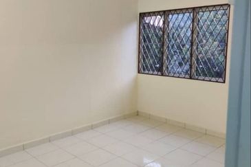 L1736 - DOUBLE STOREY  INTERMEDIATE  TERRACE HOUSE AT SS14 SUBANG JAYA FOR SALE