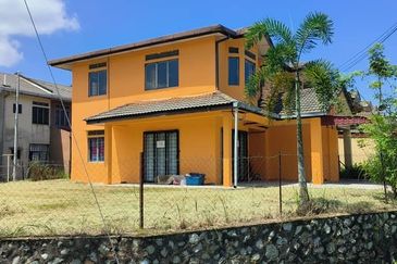 ~ DOUBLE STOREY TERRACE HOUSE ( CORNER UNIT) JALAN ANGGERIK BUKIT SENTOSA/ BUKIT BERUNTONG RAWANG FOR SALE