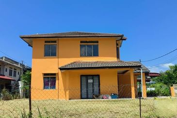~ DOUBLE STOREY TERRACE HOUSE ( CORNER UNIT) JALAN ANGGERIK BUKIT SENTOSA/ BUKIT BERUNTONG RAWANG FOR SALE