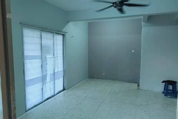 ~ DOUBLE STOREY TERRACE HOUSE ( CORNER UNIT) JALAN ANGGERIK BUKIT SENTOSA/ BUKIT BERUNTONG RAWANG FOR SALE