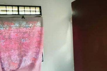 ~ DOUBLE STOREY TERRACE HOUSE ( CORNER UNIT) JALAN ANGGERIK BUKIT SENTOSA/ BUKIT BERUNTONG RAWANG FOR SALE