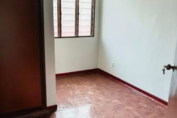 ~ DOUBLE STOREY TERRACE HOUSE ( CORNER UNIT) JALAN ANGGERIK BUKIT SENTOSA/ BUKIT BERUNTONG RAWANG FOR SALE