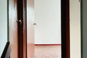 ~ DOUBLE STOREY TERRACE HOUSE ( CORNER UNIT) JALAN ANGGERIK BUKIT SENTOSA/ BUKIT BERUNTONG RAWANG FOR SALE