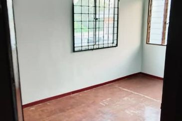 ~ DOUBLE STOREY TERRACE HOUSE ( CORNER UNIT) JALAN ANGGERIK BUKIT SENTOSA/ BUKIT BERUNTONG RAWANG FOR SALE