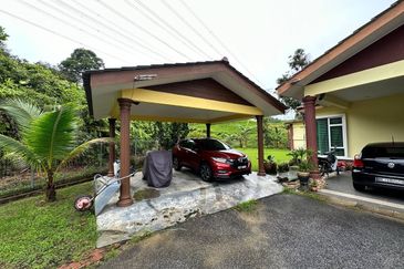 JT1441-SINGLE STOREY BUNGALOW WITH HUGE LAND AT KG BEMBAN MAMBAU SEREMBAN FOR SALE