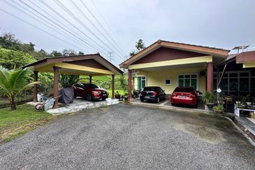 JT1441-SINGLE STOREY BUNGALOW WITH HUGE LAND AT KG BEMBAN MAMBAU SEREMBAN FOR SALE