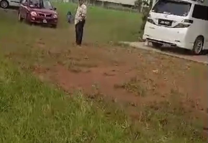 HMS002-TANAH 5 EKAR TEPI JALAN LAHAR KEPAH BUMBONG  LIMA DI KEPALA BATAS UNTUK DI JUAL