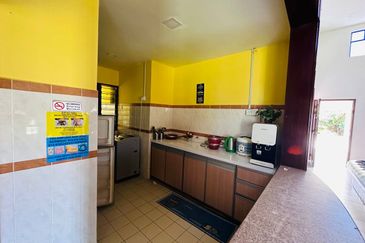 ~ HOMESTAY WITH A SWIMMING  POOL FOR SALE  FULLY FURNISHED SINGLE STOREY BUNGALOW RESORT  A’ FAMOSA at ALOR GAJAH, MELAKA 