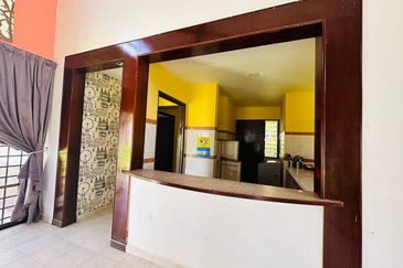 ~ HOMESTAY WITH A SWIMMING  POOL FOR SALE  FULLY FURNISHED SINGLE STOREY BUNGALOW RESORT  A’ FAMOSA at ALOR GAJAH, MELAKA 