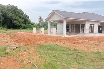 NIA1016-BANGLO SATU TINGKAT MURAH!! MURAH!!  - PORT DICKSON HEIGHTS UNTUK DIJUAL