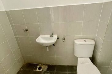 ~ 2 STOREY TERRACE HOUSE UNIT@ BANDAR SPRINGHILL, LUKUT PORT DICKSON FOR SALE