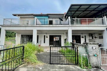 ~ 2 STOREY TERRACE HOUSE UNIT@ BANDAR SPRINGHILL, LUKUT PORT DICKSON FOR SALE