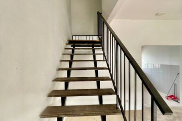 ~ 2 STOREY TERRACE HOUSE UNIT@ BANDAR SPRINGHILL, LUKUT PORT DICKSON FOR SALE