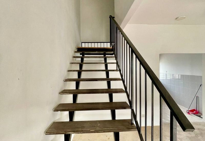 ~ 2 STOREY TERRACE HOUSE UNIT@ BANDAR SPRINGHILL, LUKUT PORT DICKSON FOR SALE