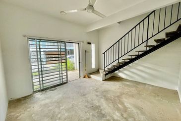 ~ 2 STOREY TERRACE HOUSE UNIT@ BANDAR SPRINGHILL, LUKUT PORT DICKSON FOR SALE