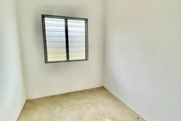 ~ 2 STOREY TERRACE HOUSE UNIT@ BANDAR SPRINGHILL, LUKUT PORT DICKSON FOR SALE