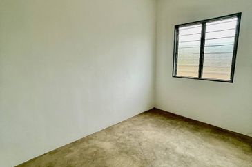~ 2 STOREY TERRACE HOUSE UNIT@ BANDAR SPRINGHILL, LUKUT PORT DICKSON FOR SALE