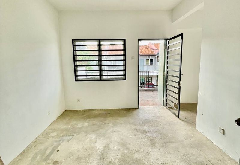 ~ 2 STOREY TERRACE HOUSE UNIT@ BANDAR SPRINGHILL, LUKUT PORT DICKSON FOR SALE