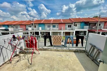 ~ 2 STOREY TERRACE HOUSE UNIT@ BANDAR SPRINGHILL, LUKUT PORT DICKSON FOR SALE