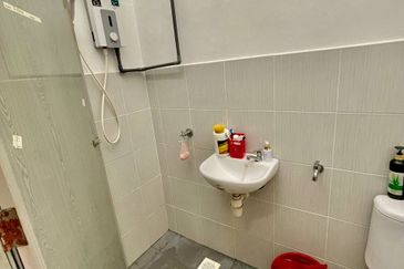 ~ 2 STOREY TERRACE HOUSE UNIT@ BANDAR SPRINGHILL, LUKUT PORT DICKSON FOR SALE