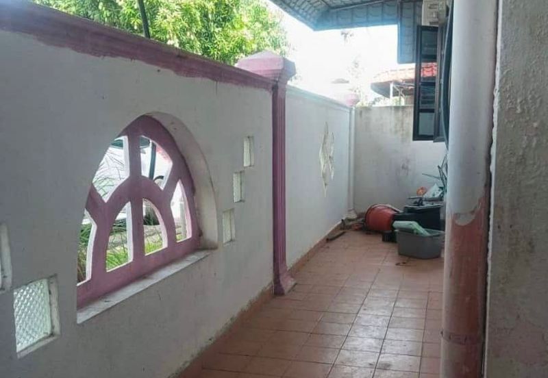 ~ CORNER LOT [NEAR  ECONSAVE LUKUT]  SINGLE STOREY TERRACE HOUSE TAMAN SELASIH LUKUT PORT DICKSON FOR SALE