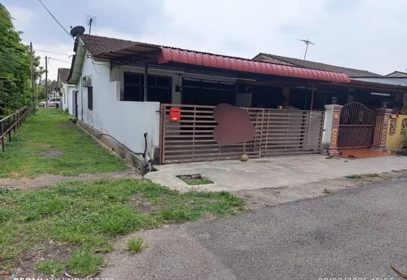 Single Storey Terrace House End Lot for Sale