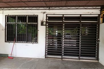 Single Storey Terrace House End Lot for Sale