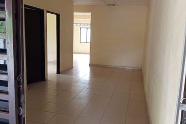 Single Storey Terrace House End Lot for Sale