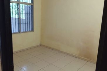 Single Storey Terrace House End Lot for Sale