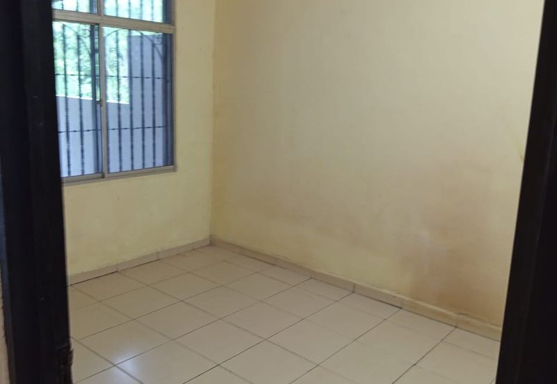 Single Storey Terrace House End Lot for Sale