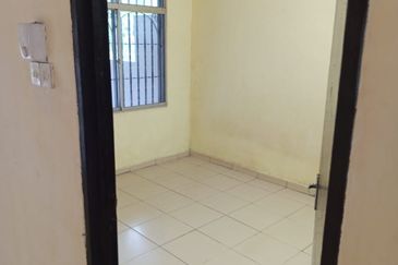 Single Storey Terrace House End Lot for Sale