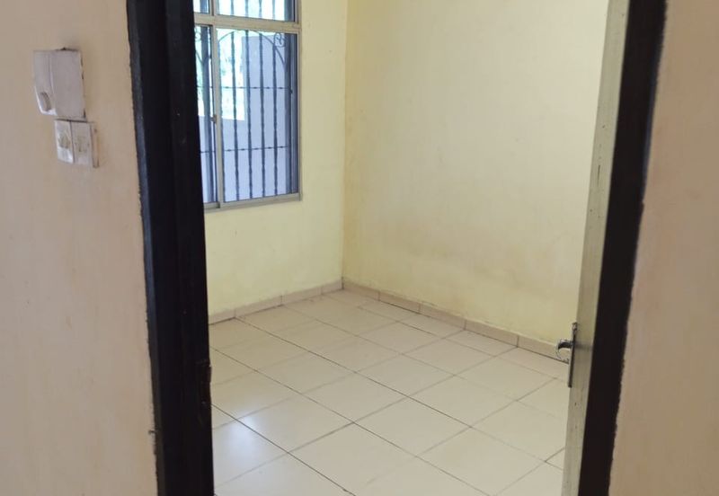 Single Storey Terrace House End Lot for Sale