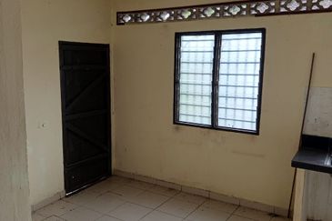 Single Storey Terrace House End Lot for Sale
