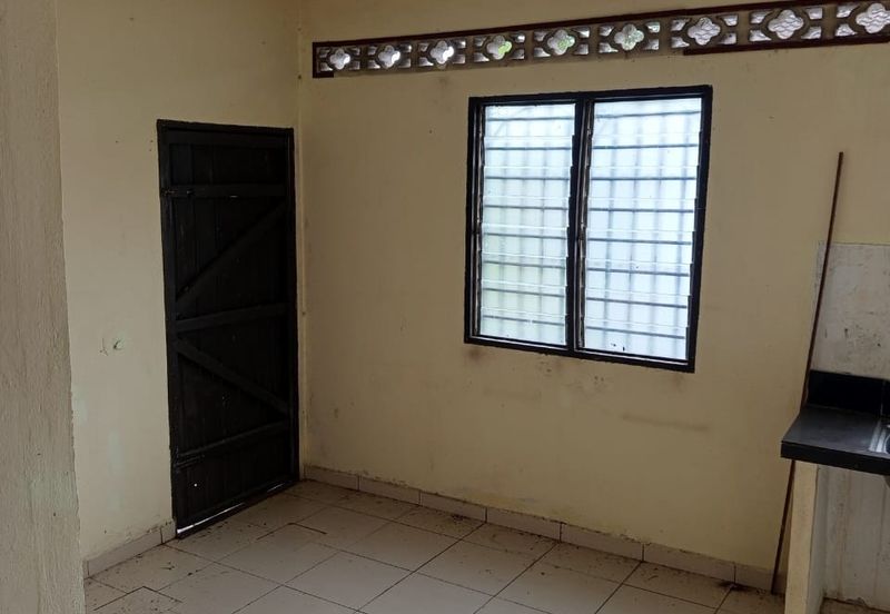Single Storey Terrace House End Lot for Sale