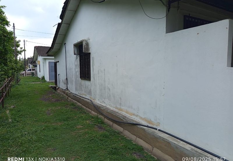 Single Storey Terrace House End Lot for Sale